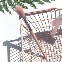 Load image into Gallery viewer, BBL 1 Piece Pink Premium Fluffy Highlighter Brush Makeup Brushes Precision Tapered Highlight Blender Brush Make Up Tools