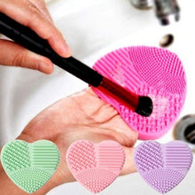 Load image into Gallery viewer, Silicone Heart Shape Makeup Brush Cleaner Cosmetic Cleaning Tool Washing Brush Color heart shaped makeup brush wash H30314
